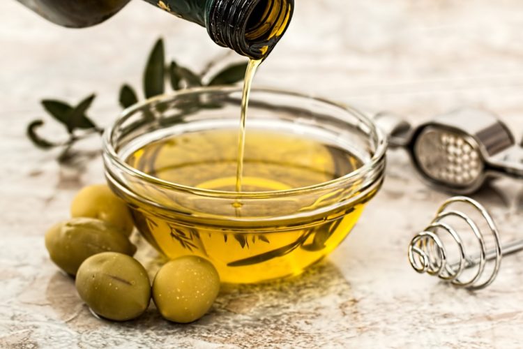 olive-oil-for-dark-underarms