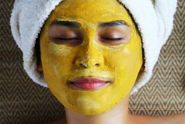 Besan_face_mask_for_glowing_skin