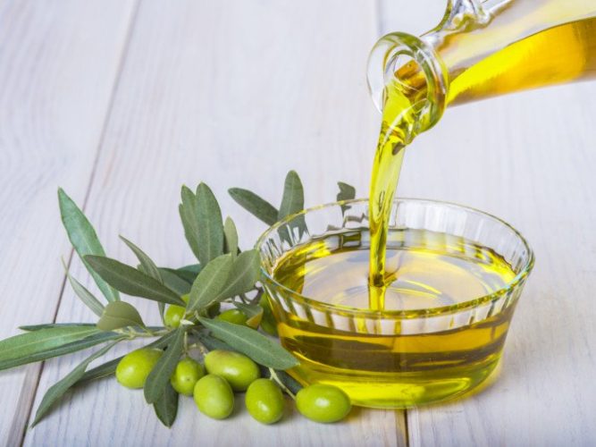 olive_oil_honey_for_glowing_skin