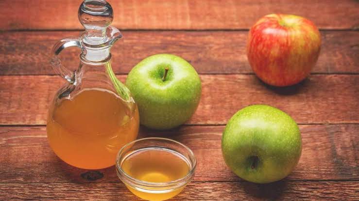 apple cider vinegar One of the home remedies for open pores
