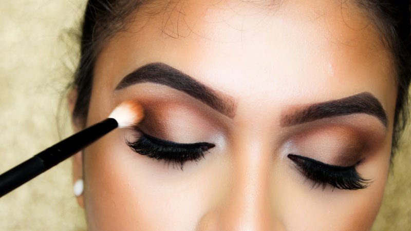 how to Apply Eye shadow
