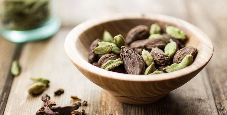 21 Amazing Benefits of Cardamom for Health, Skin and Hair