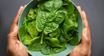 What is the best way to utilise spinach for hair growth?