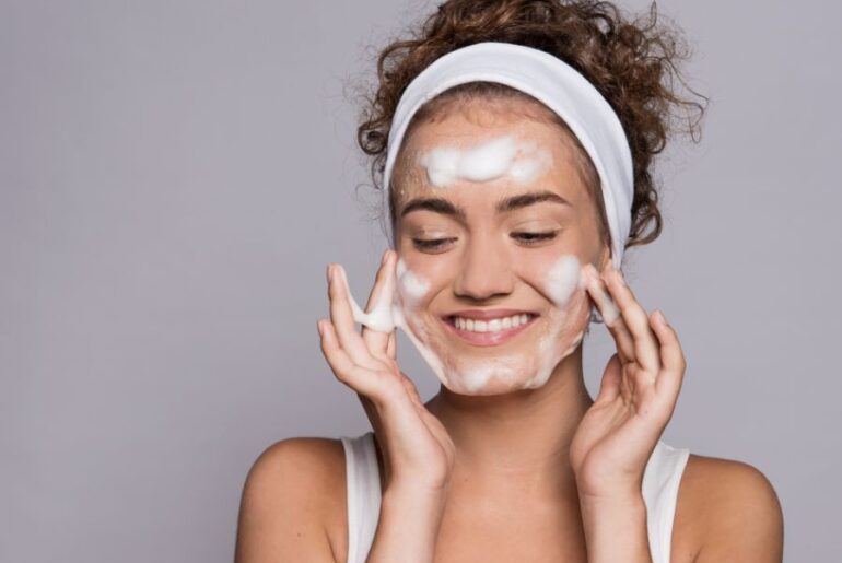 10 Skincare Mistakes To Avoid: That Damage Your skin | Trabeauli